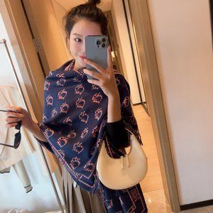 💎✨AUTHENTIC✨💎Dior scarf💎✨AUTHENTIC✨💎Fendi scarf